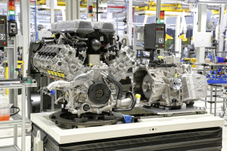 Illustration for article titled El minucioso proceso de construir un Lamborghini, foto a foto